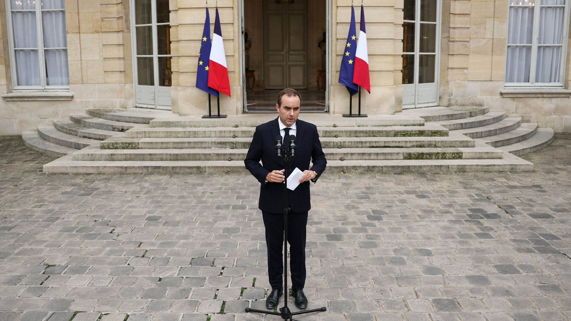 France’s prime minister resigns over divisions after just weeks in office | Newsfeed