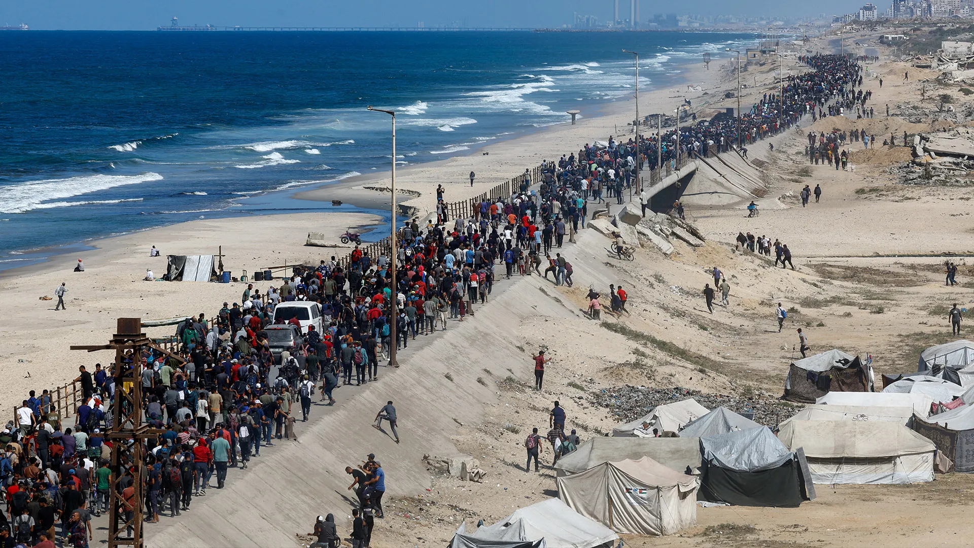 Tens of thousands of Palestinians walk to Gaza City as Israel withdraws | Israel-Palestine conflict