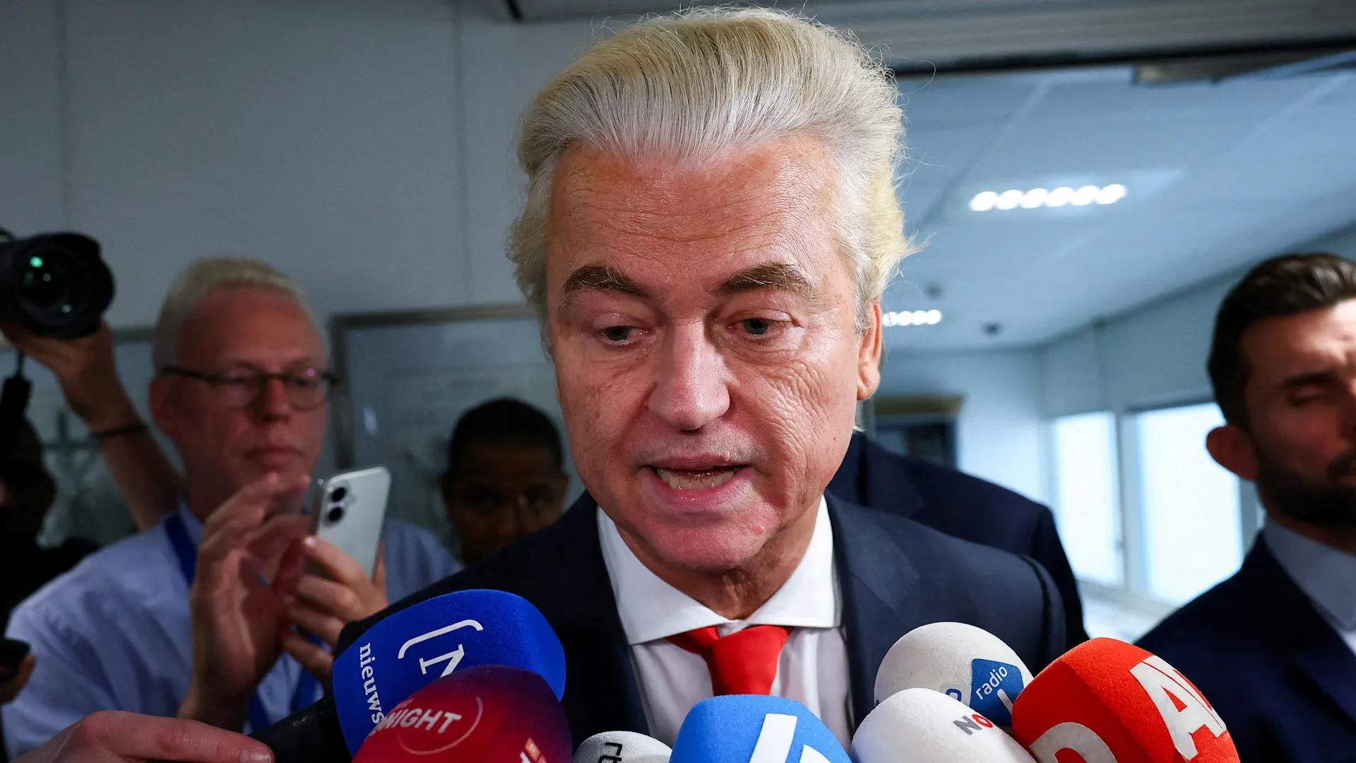 Far-right loses ground as centrists surge in Dutch elections | Newsfeed