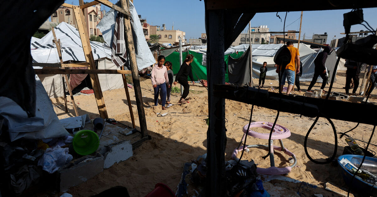 Israeli fire kills four in Gaza, casting further doubt on ceasefire