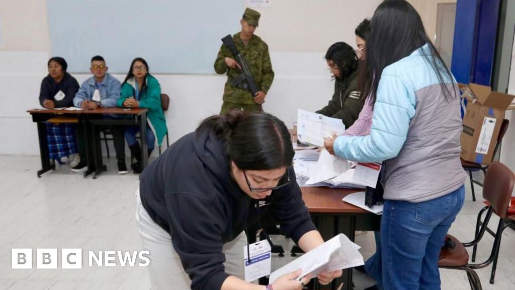 Ecuador votes against allowing foreign military bases in country