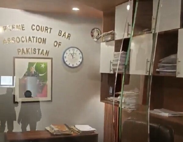Blast hits Pakistan’s Supreme Court building (+VIDEOS)