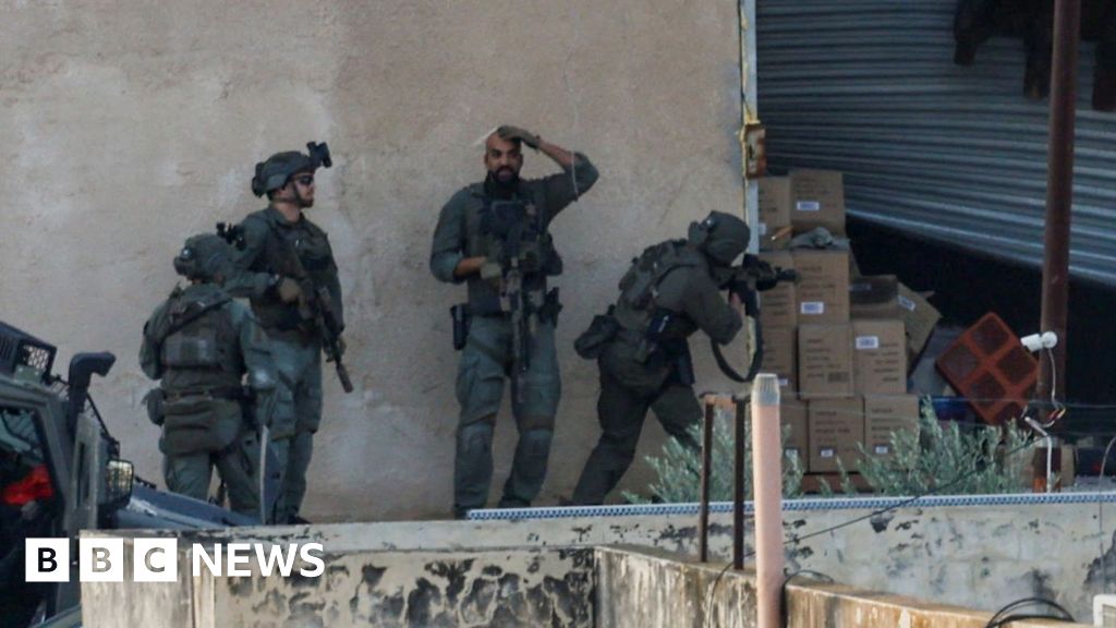 Israeli troops kill two Palestinians after they appear to surrender