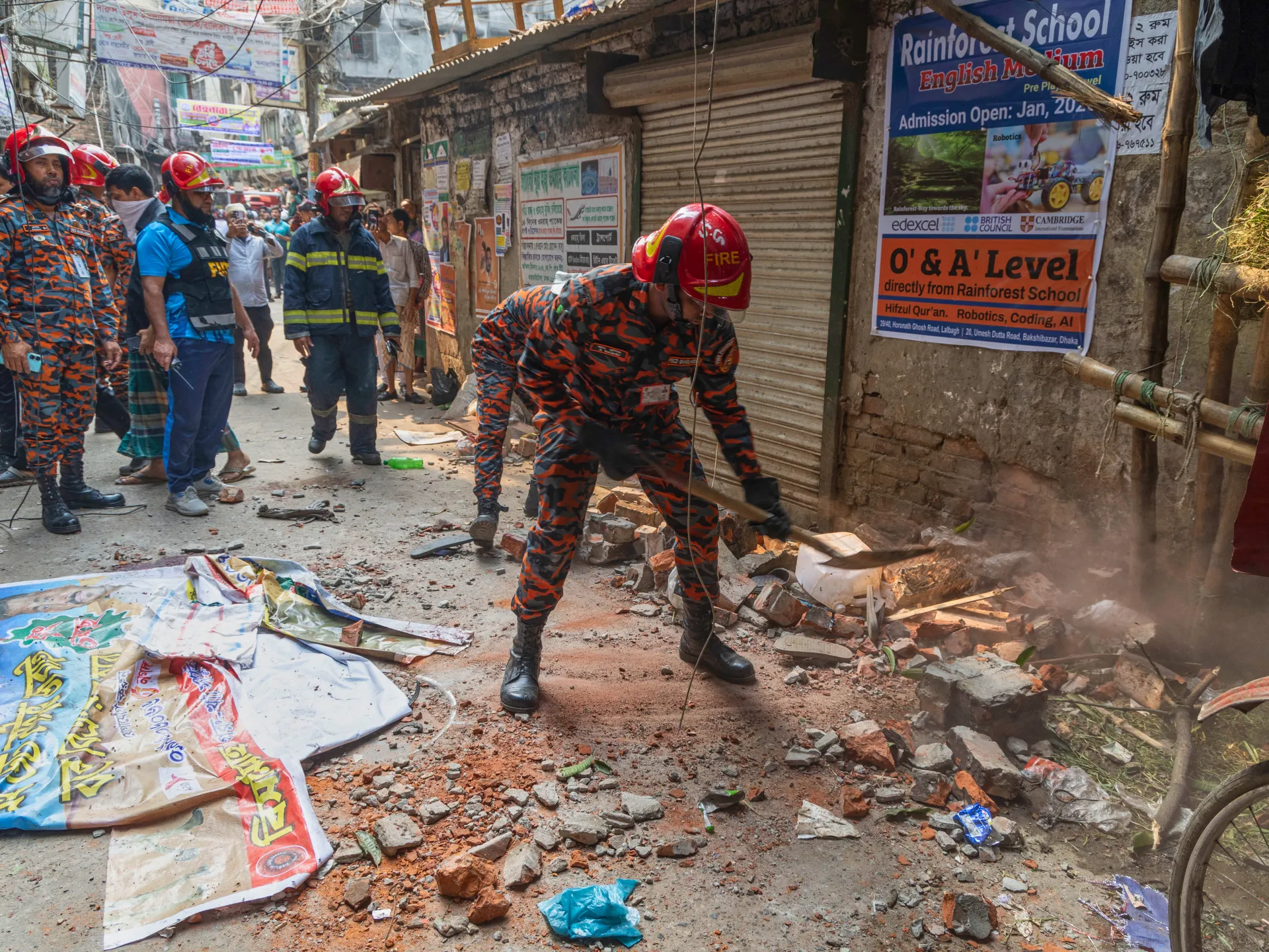 At least three killed as magnitude 5.5 earthquake hits Bangladesh | Earthquakes News