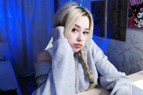 Maria 22-year-old Maria suffered serious side effects after trying the unlicensed weight loss drug promoted on TikTok