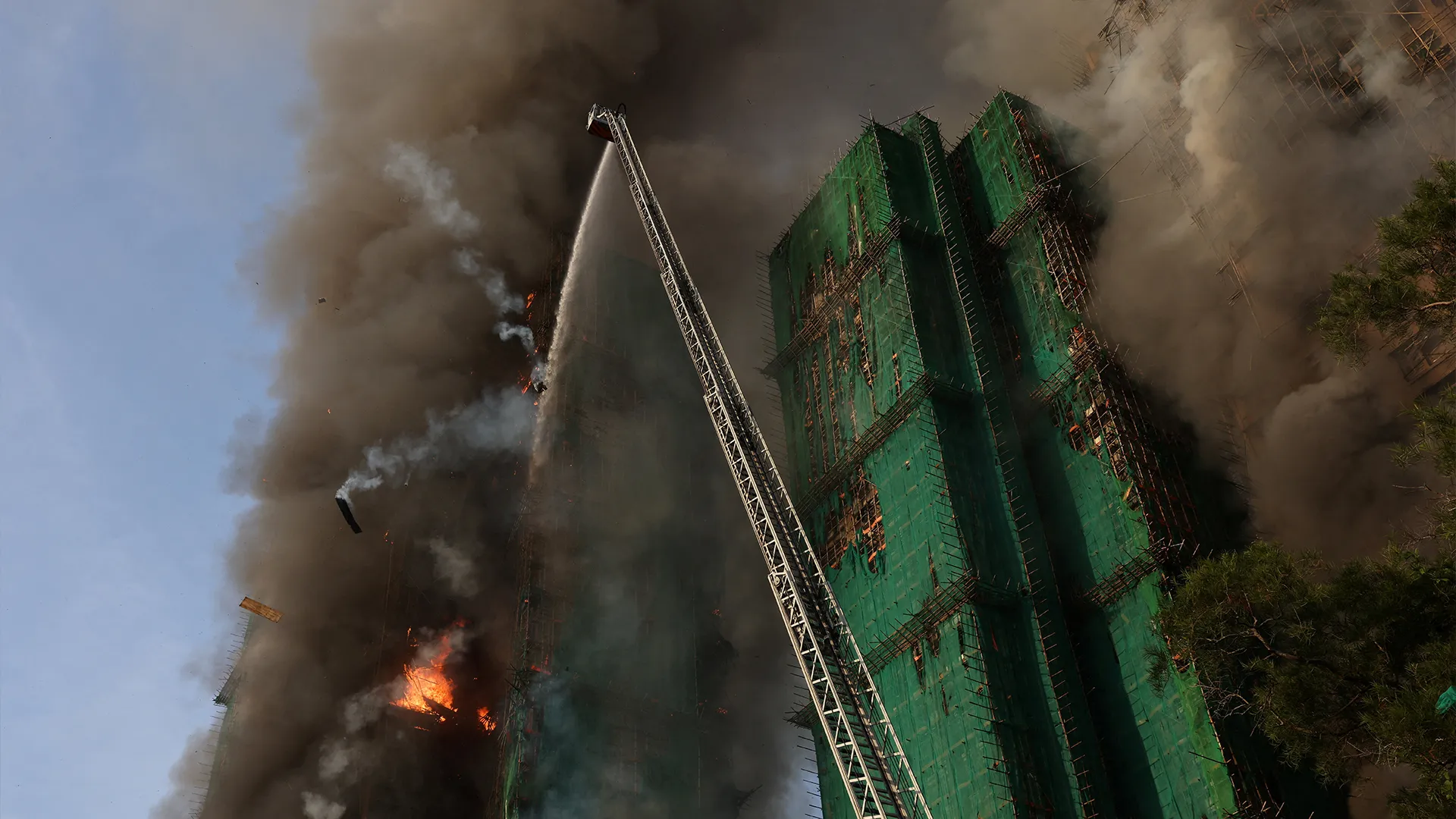 Major fire puts Hong Kong on highest alert as firefighters tackle blaze | Newsfeed