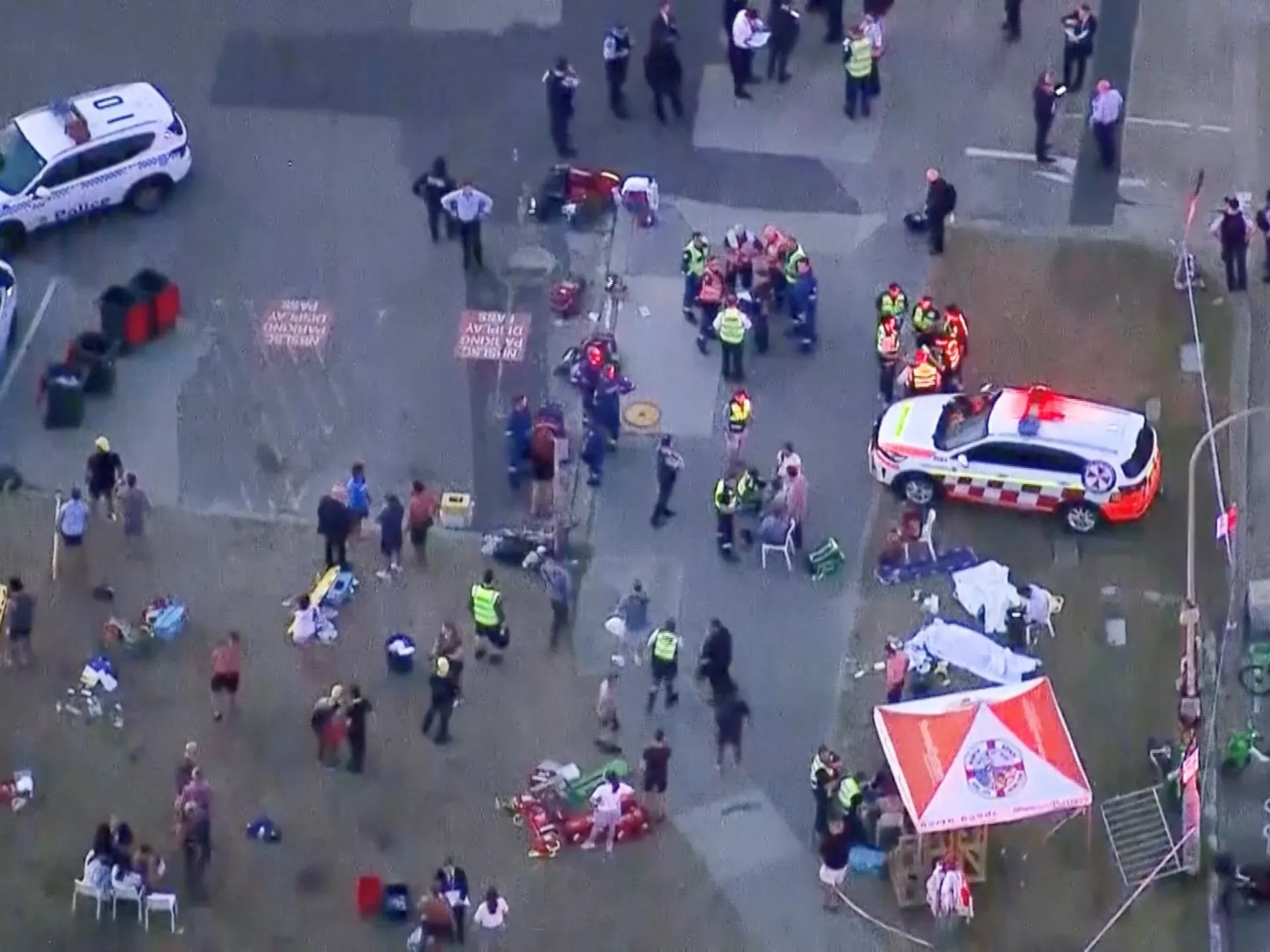 ‘Hero’ bystander tackles attacker at Australia Jewish festival shooting | News