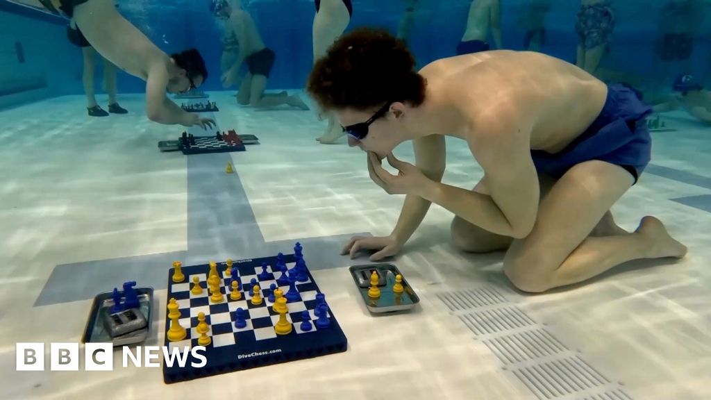 Underwater chess champions compete for world title