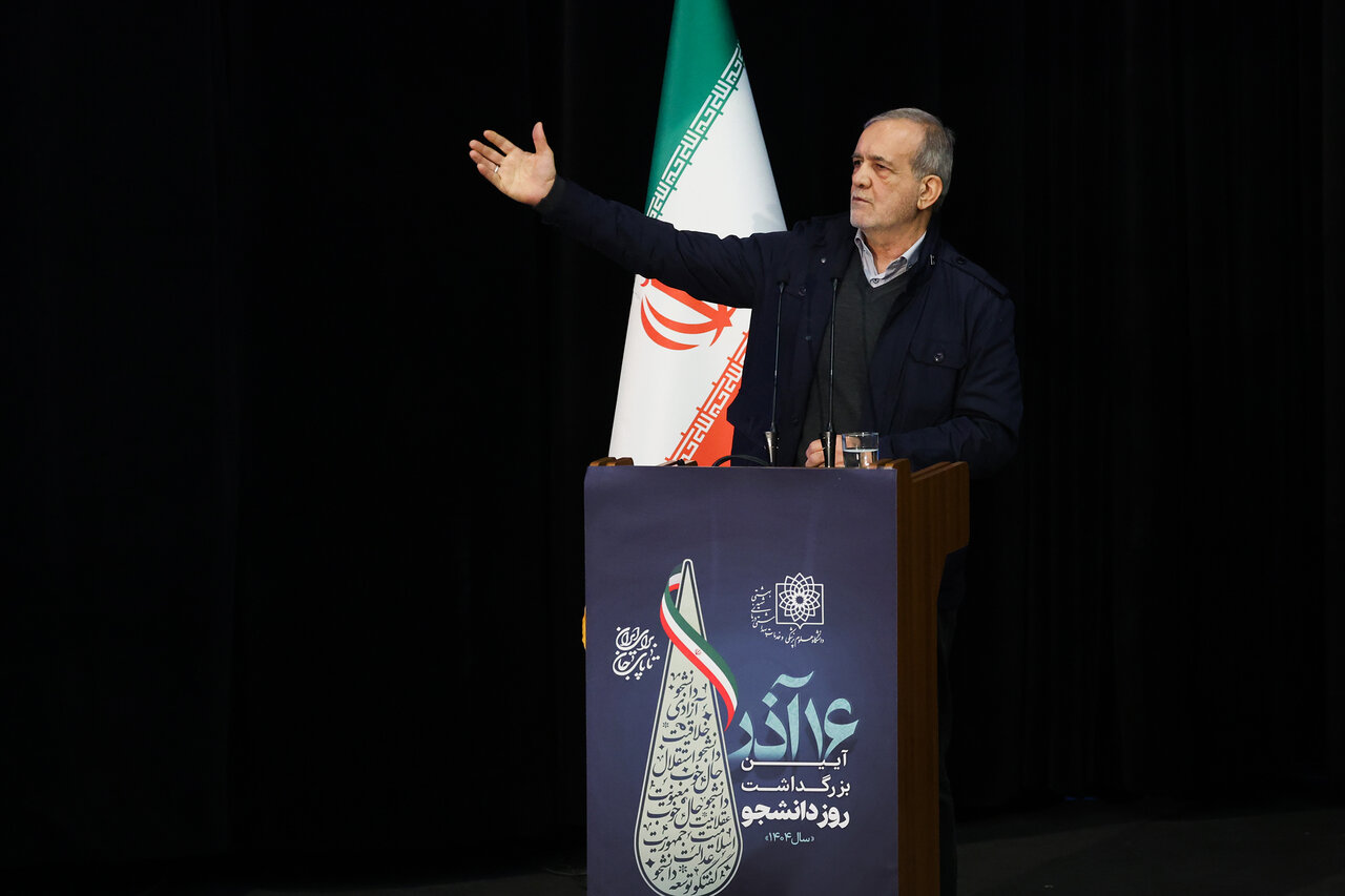 On National Student day, Pezeshkian emphasizes unity