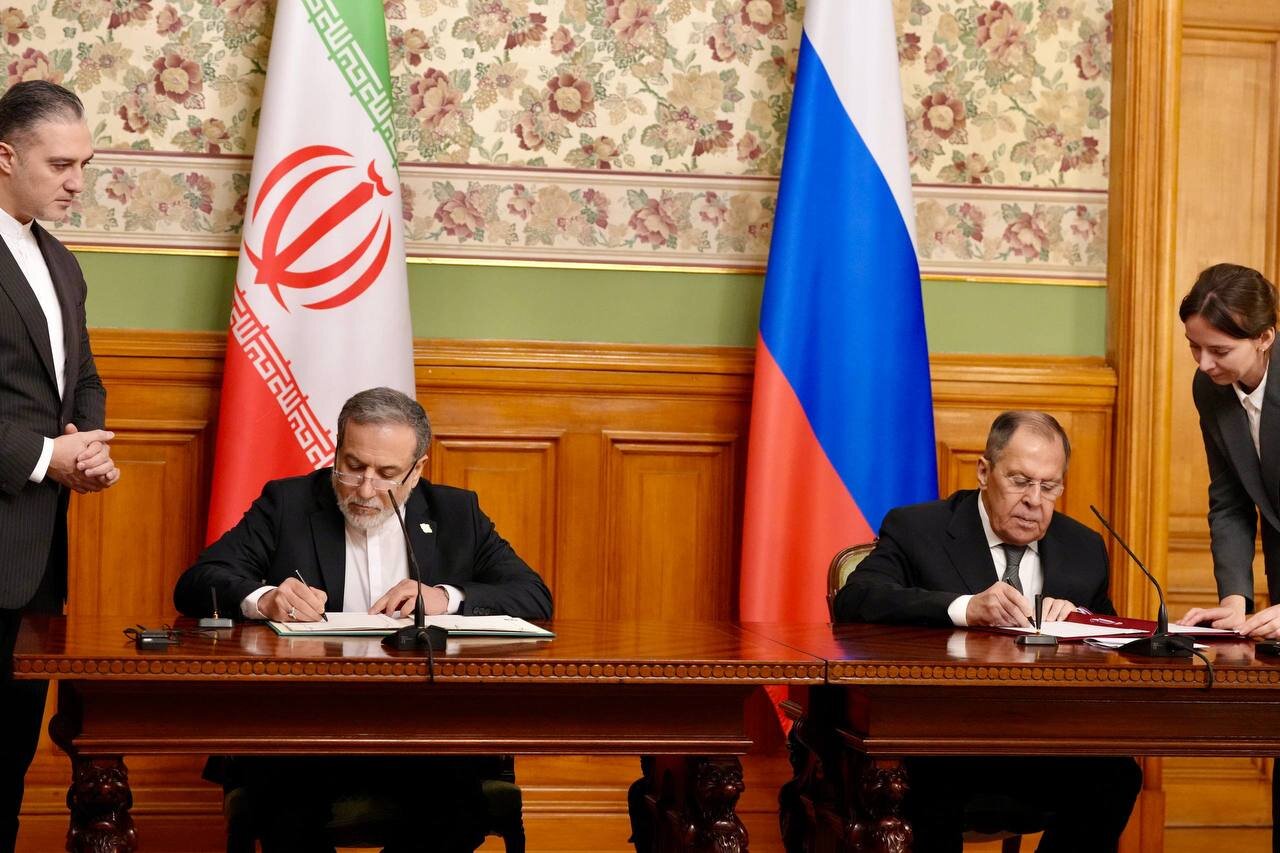 Araghchi, Lavrov sign cooperation document in Moscow