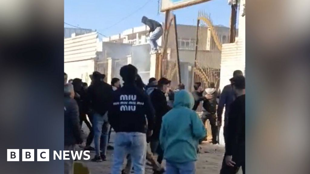 Iran protesters try to break into government building as unrest continues