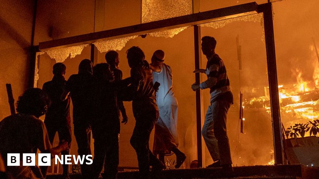 Bangladesh newspaper staff ‘gasping for air’ as offices set ablaze