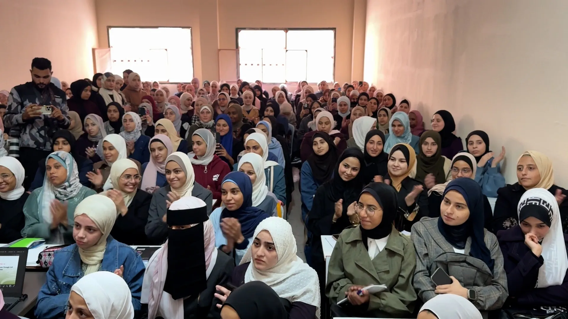 Palestinian students return to class at Gaza university | Gaza