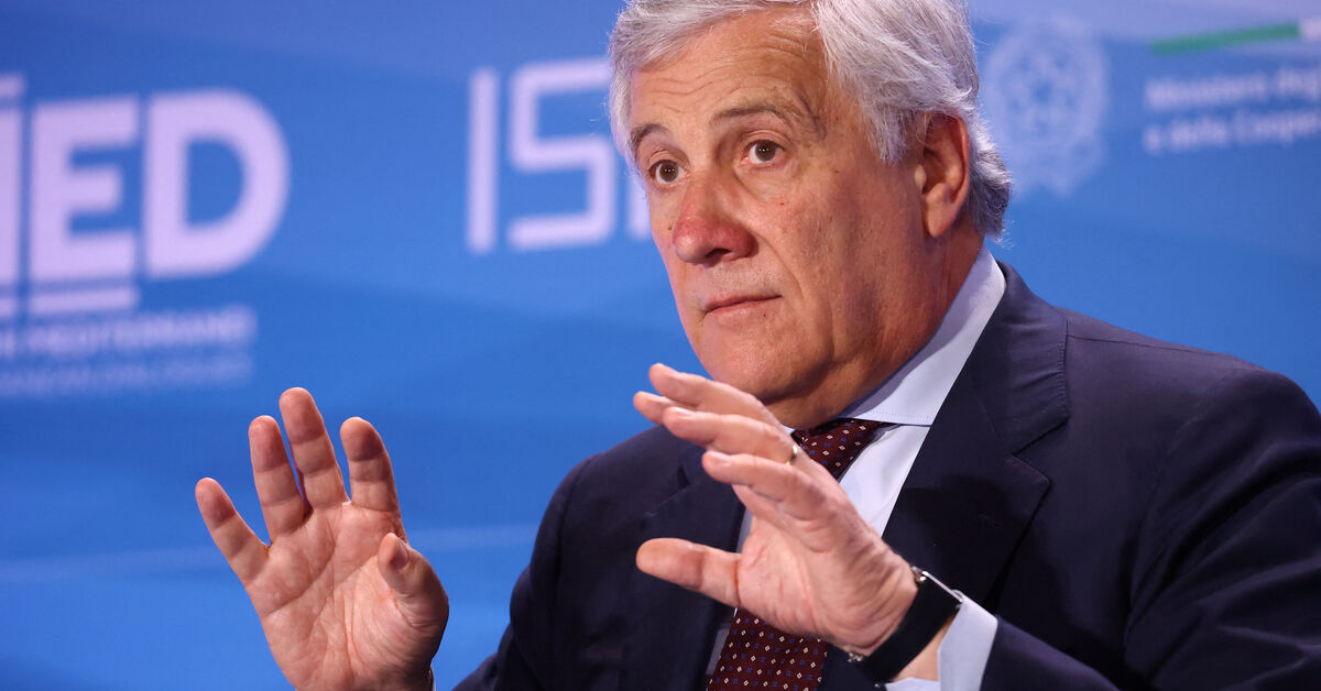 Italy urges its citizens to leave Iran because of security concerns