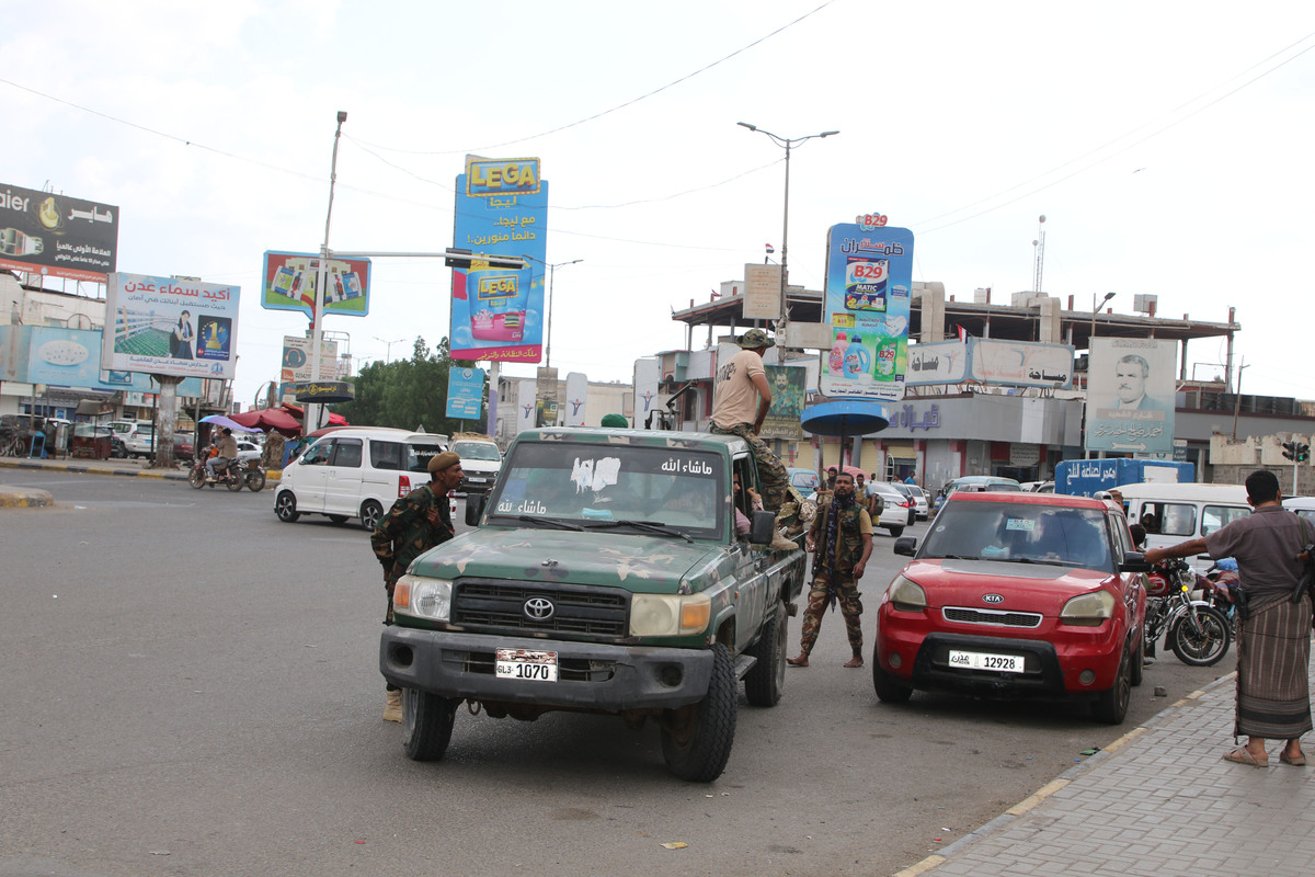 Yemen’s presidential council sacks Aden governor, reshuffles military commanders – Middle East Monitor
