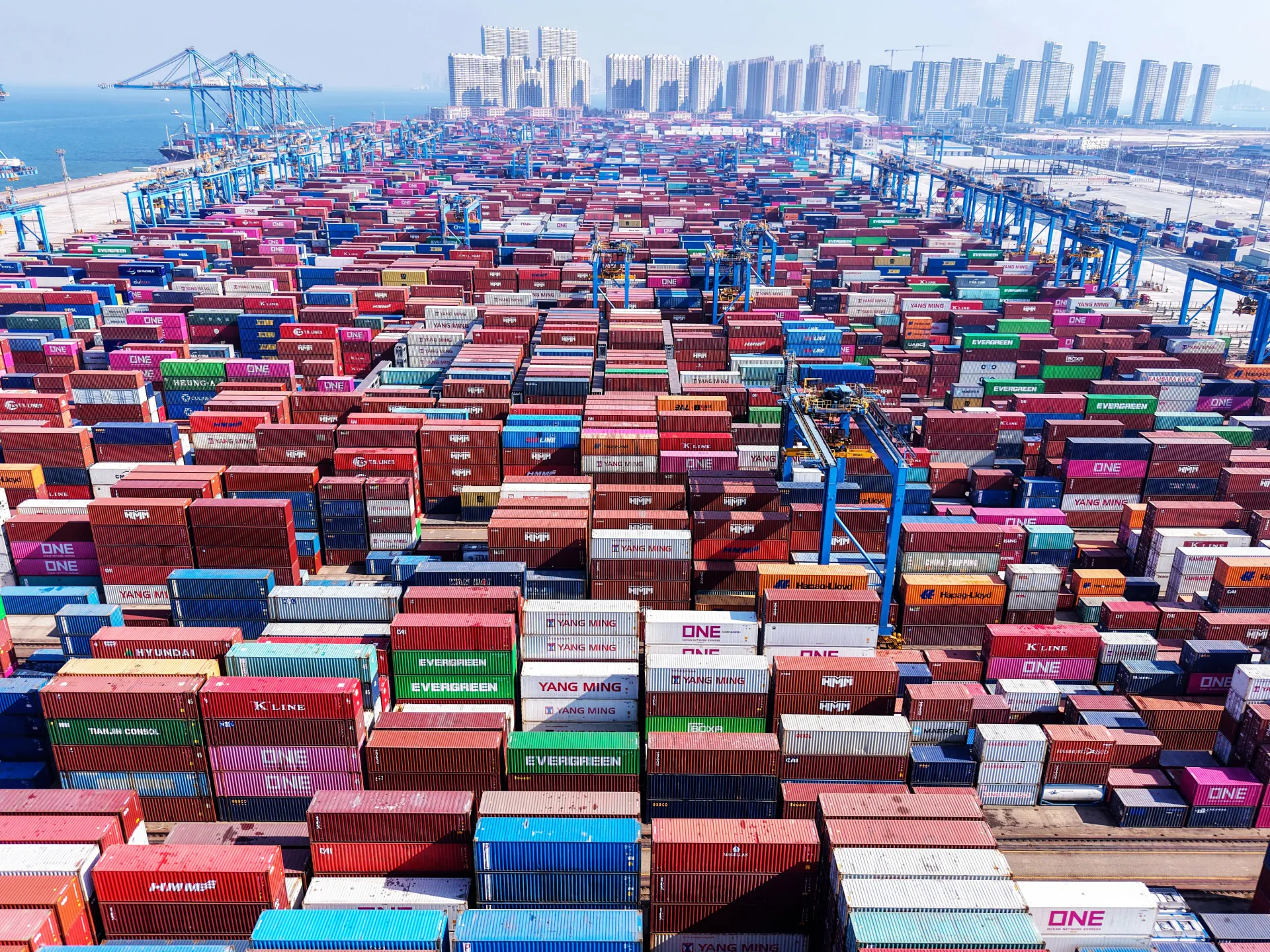 China’s trade surplus hits new heights in 2025 despite US tariff war | Business and Economy News