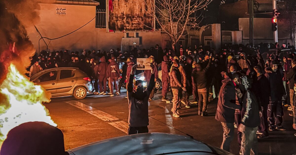 Iran dangles diplomacy as Trump weighs strikes amid protests