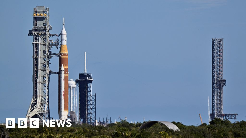 Timelapse shows Nasa rocket’s 12-hour journey to launch pad