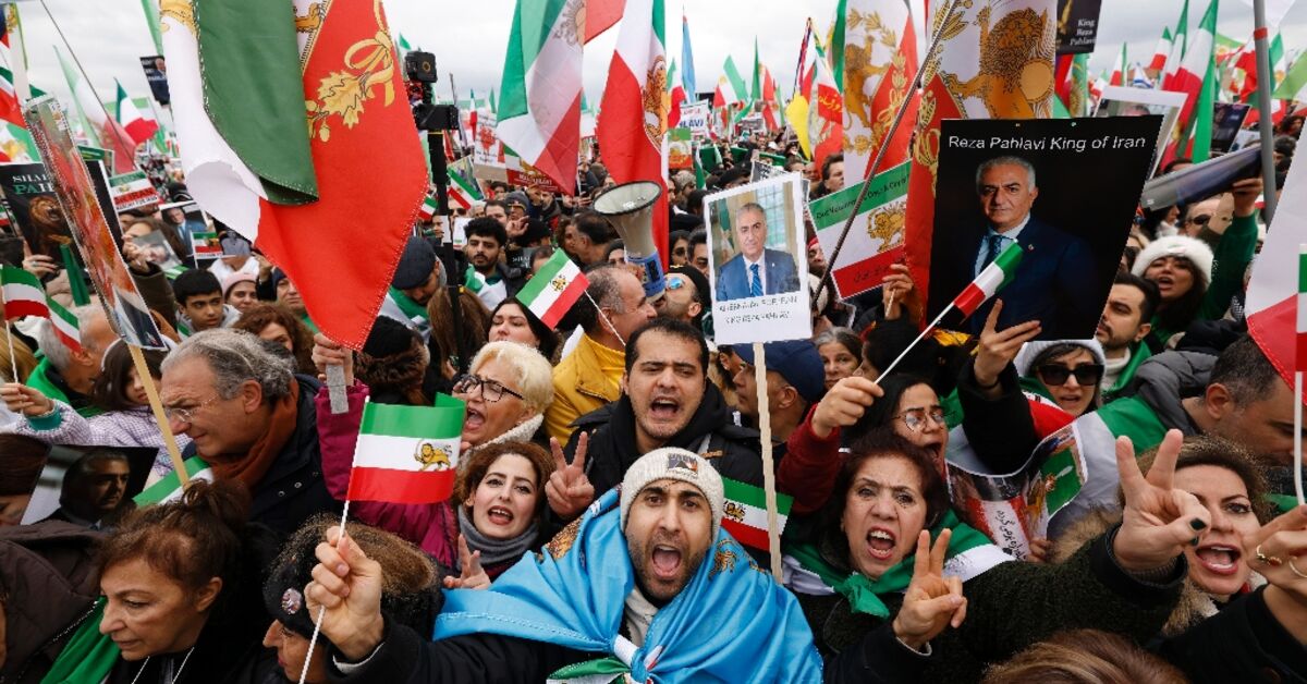 250,000 at rally in Germany demand ‘game over’ for Iran’s leaders