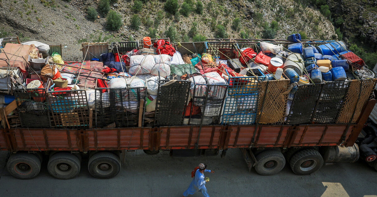 Afghanistan aid system severely strained by over 5 million returnees, UN warns