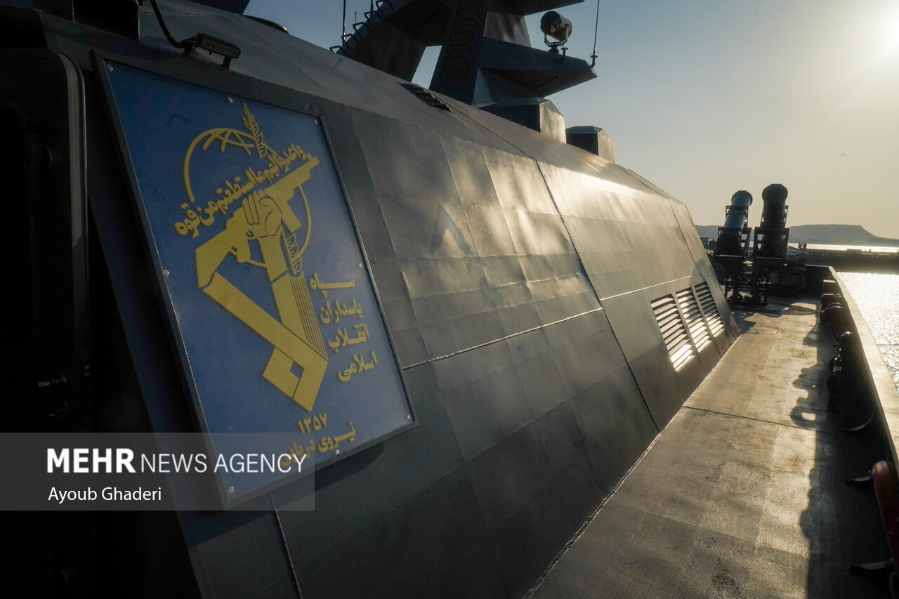 IRGC Navy holds drill in Strait of Hormuz (+VIDEOS)