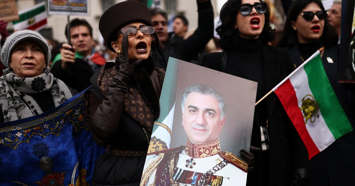 Leaked memo shows Iran Guards media plan to undermine exiled prince