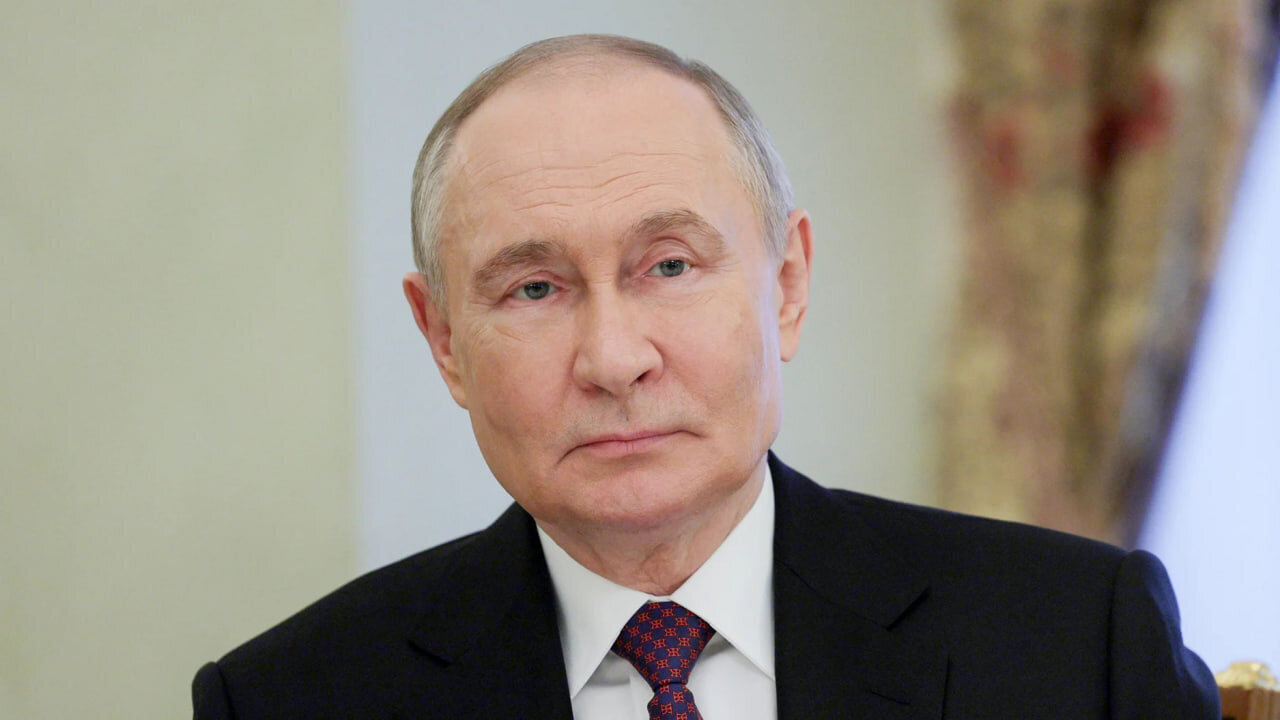 Putin adopts offensive stance to quieten US and Europe on Ukraine