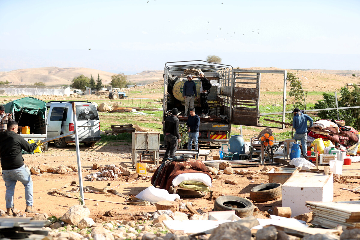 7 Palestinian families forced out of Jordan Valley amid illegal settler attacks in occupied West Bank – Middle East Monitor