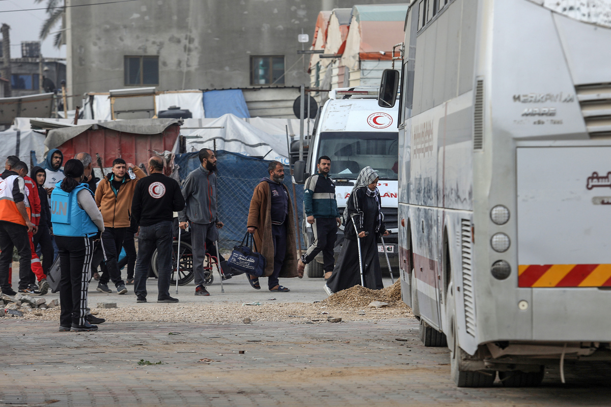 Nearly 400 Palestinians crossed Rafah in a week, Gaza authorities say – Middle East Monitor