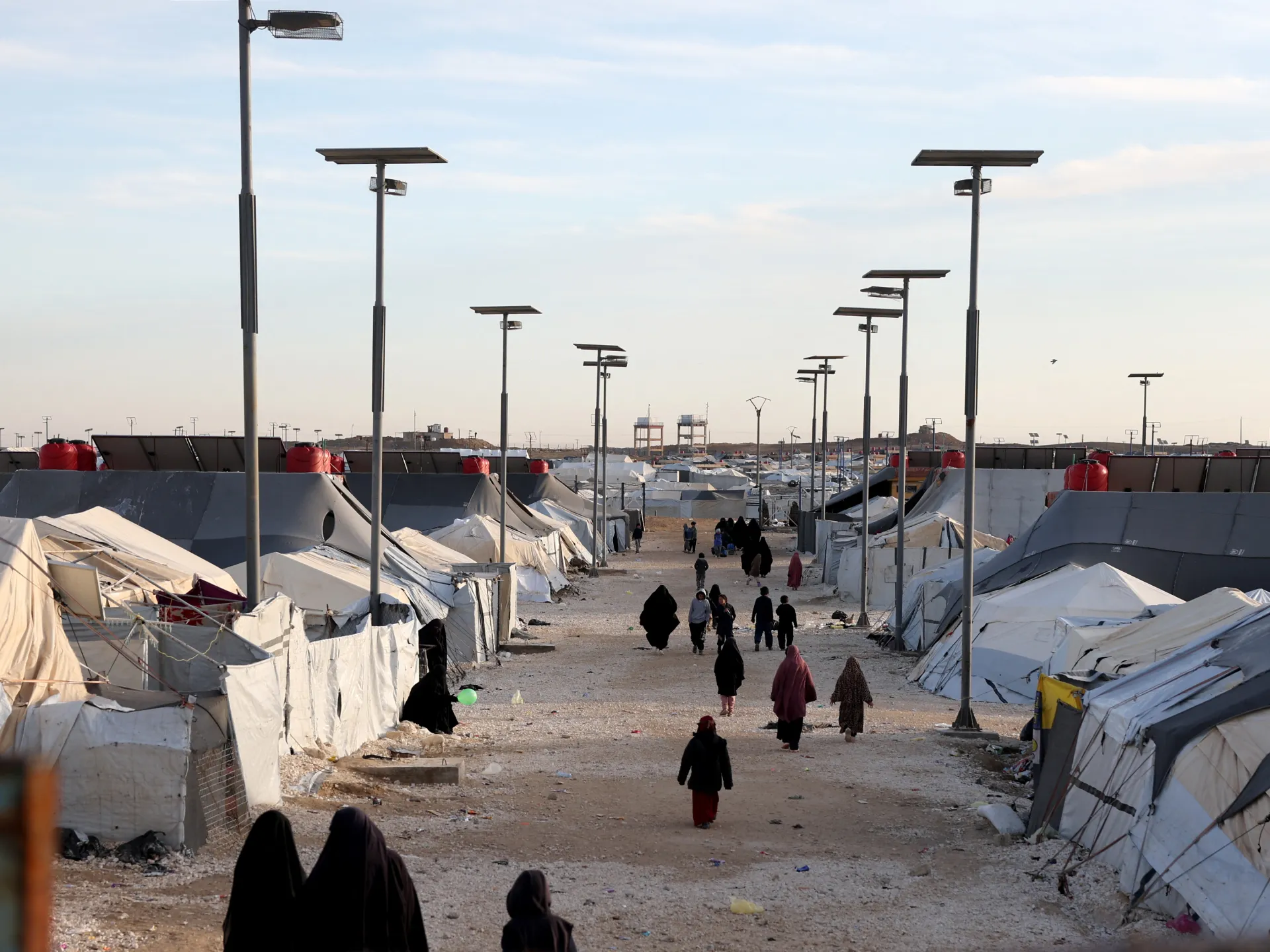 Syria moves out last residents of ISIL-linked desert camp | ISIL/ISIS News