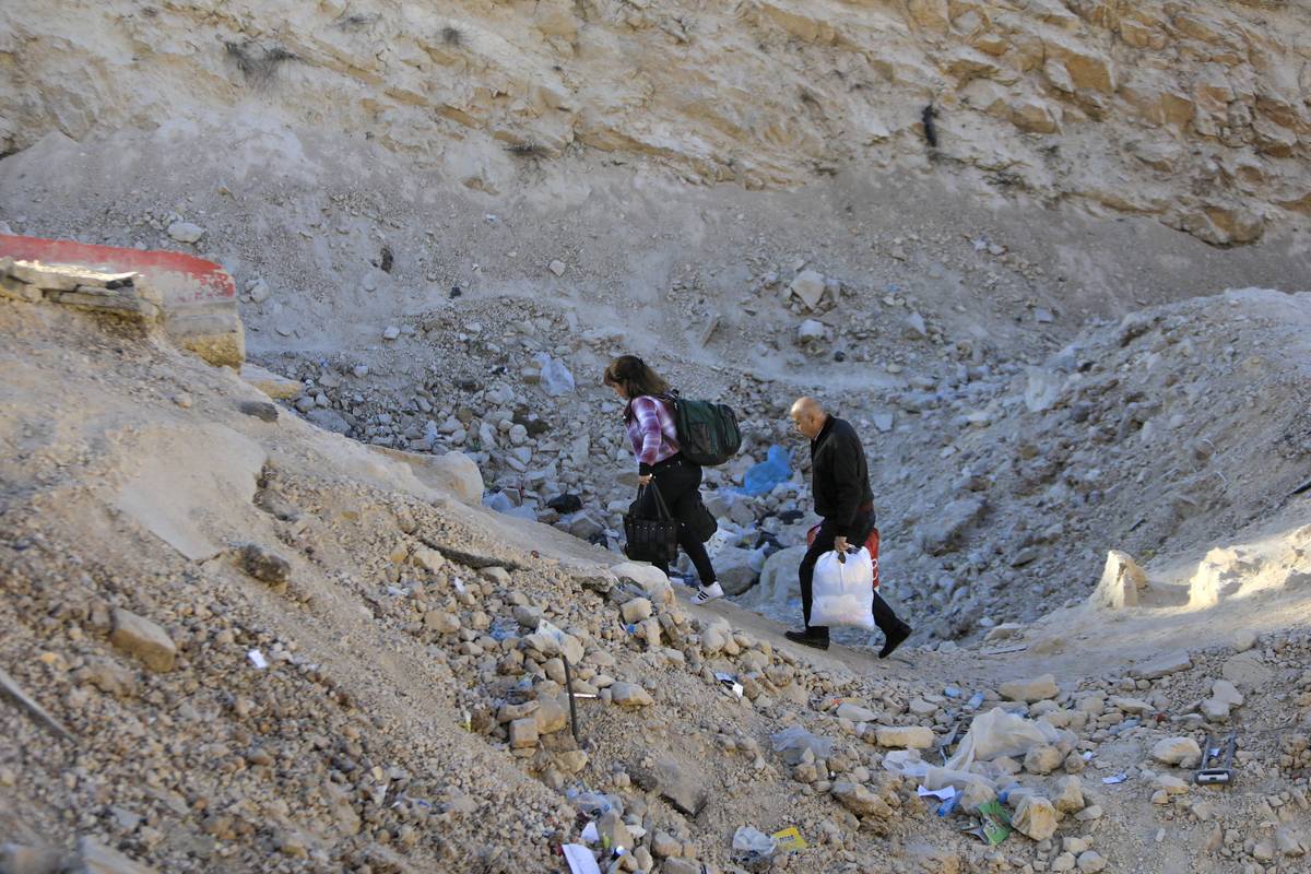 Lebanese army closes ‘illegal’ crossings with Syria – Middle East Monitor