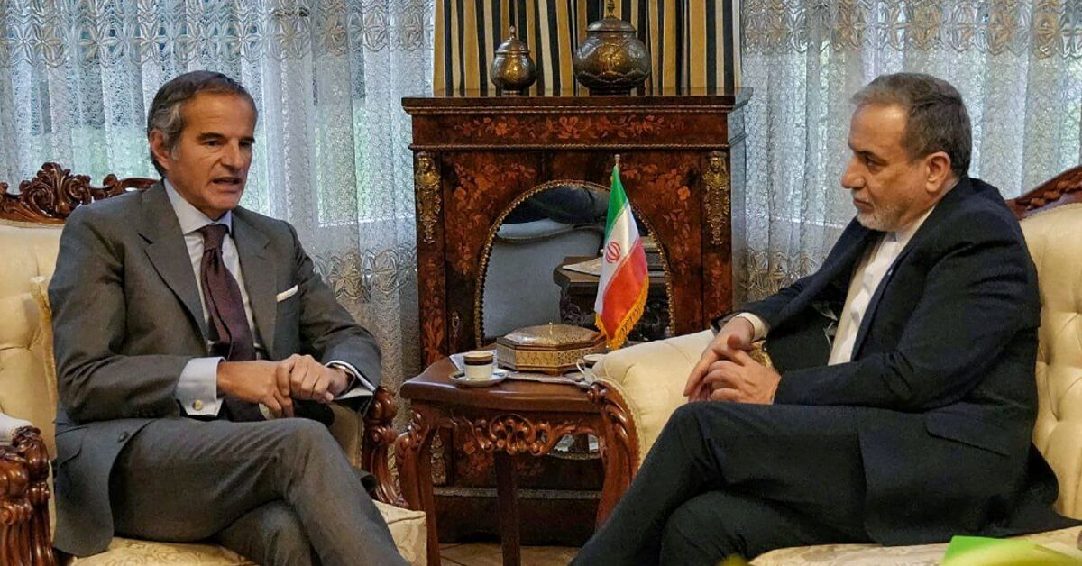 Iran FM in Geneva for US talks, as Guards begin drills in Hormuz Strait