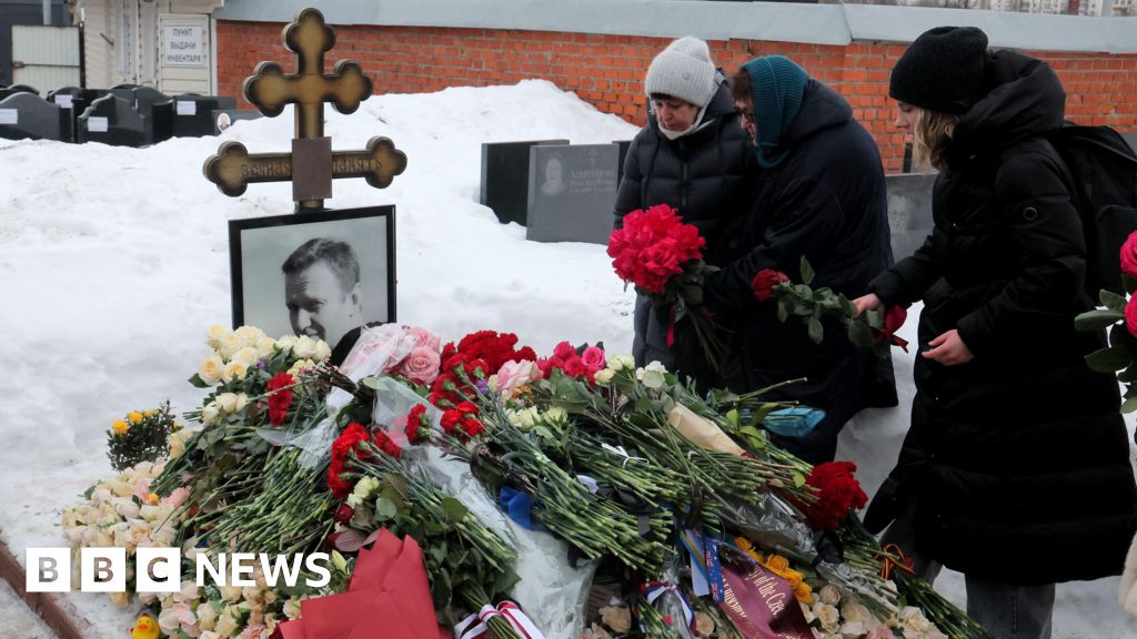 Mother of Alexei Navalny says poison finding confirms he was murdered