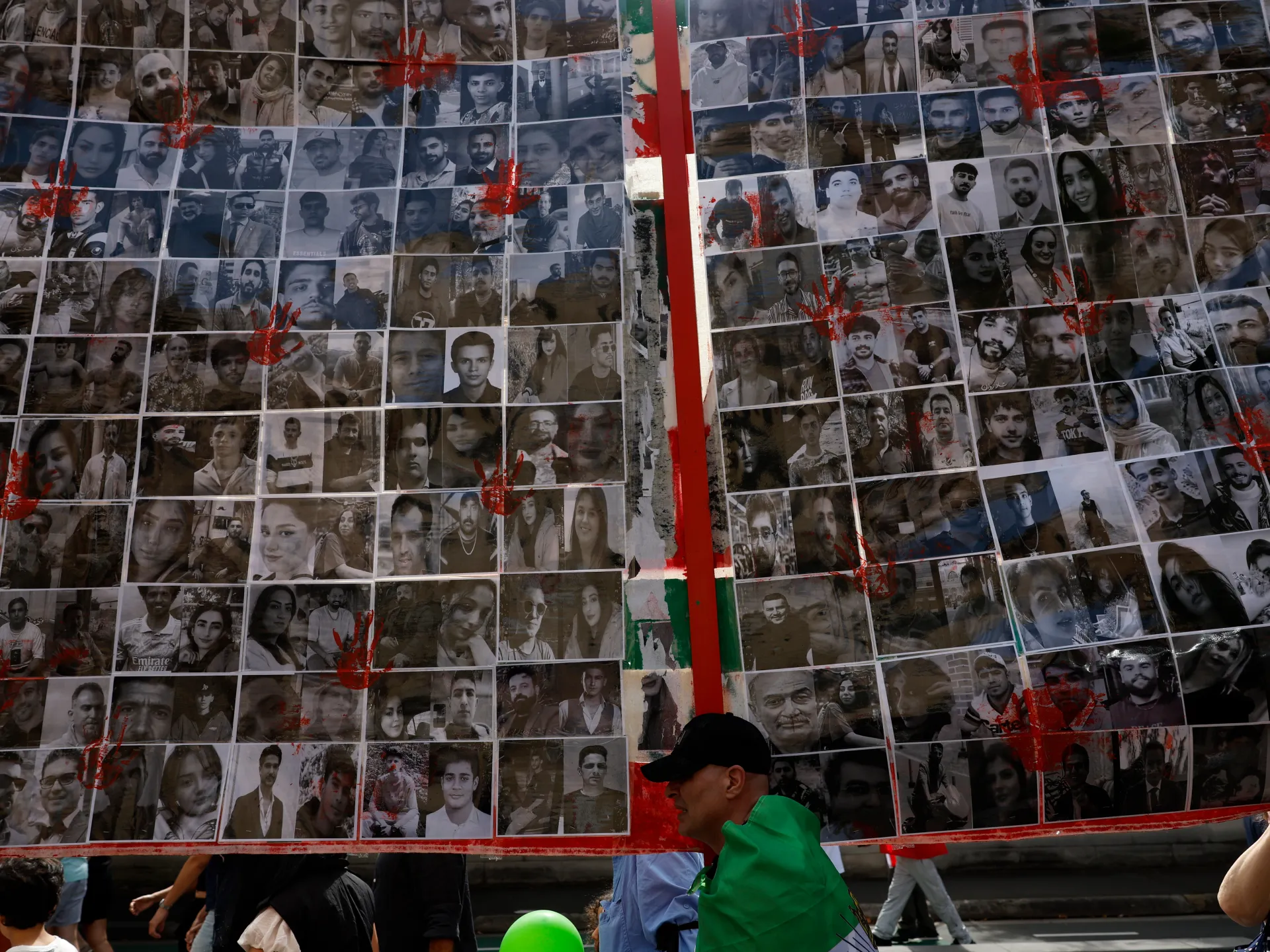 Iran, US spar as diaspora organises rallies abroad calling for action | Protests News