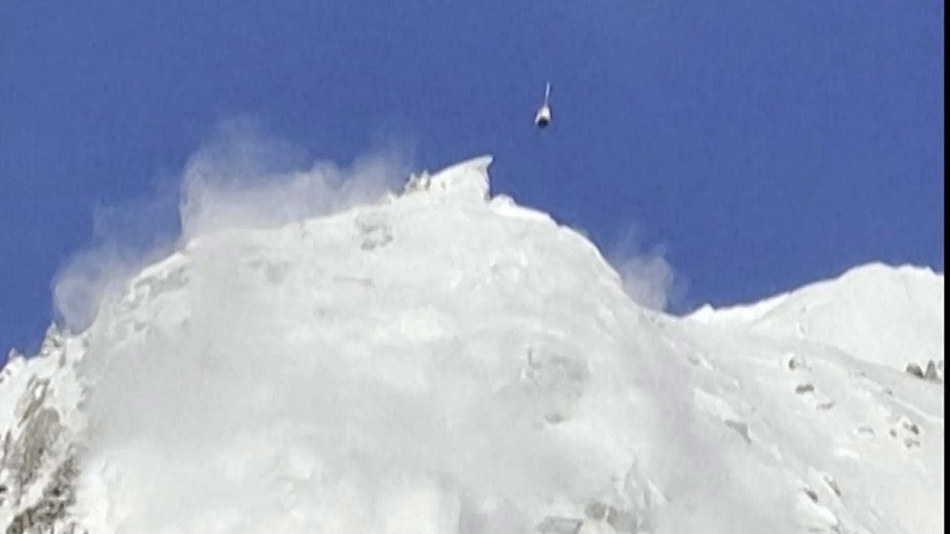 Helicopter triggers avalanche amid maximum alert across French Alps | Newsfeed