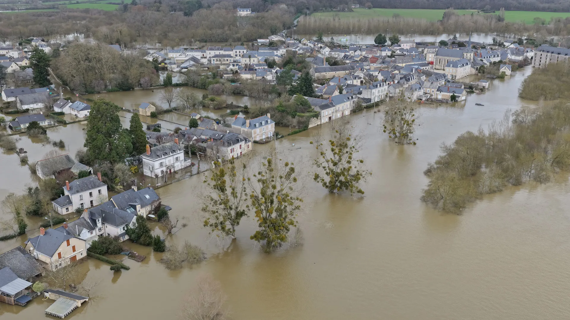 More than 37 days of heavy rain brings disastrous flooding to France | Floods