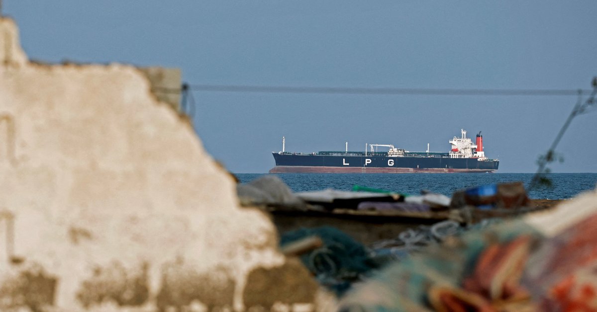 Russia, China push back against Hormuz restrictions