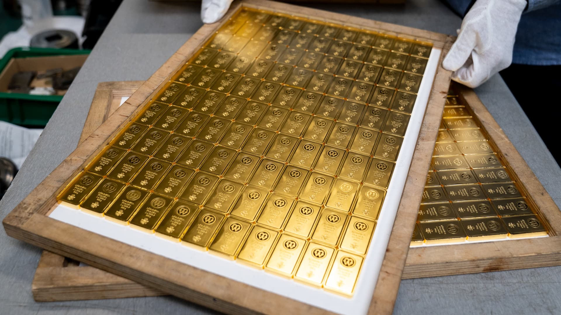 Gold on track for worst month since 2008 as Iran war drags on