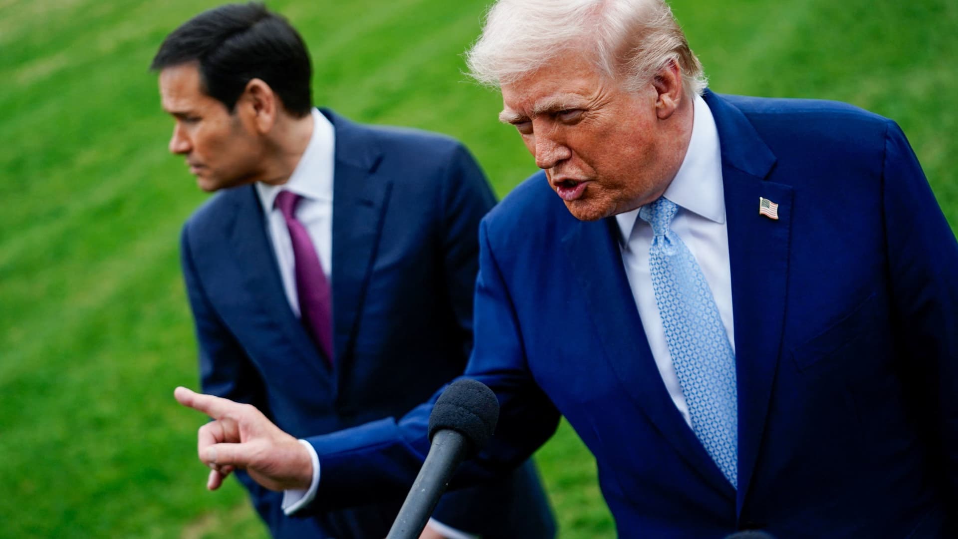 Trump issues Strait of Hormuz ultimatum