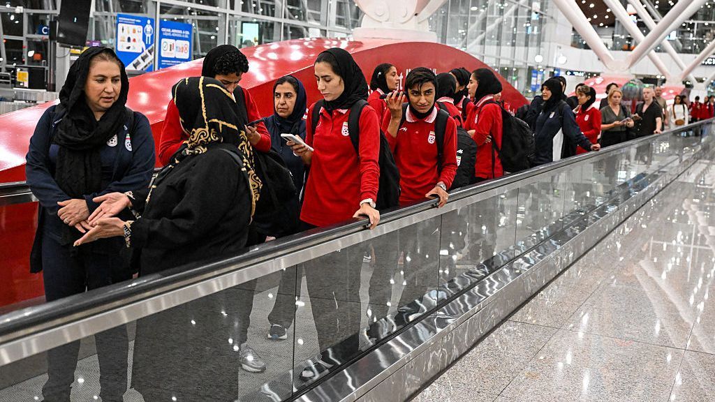 Australia grant 2 more Iran team members asylum before return