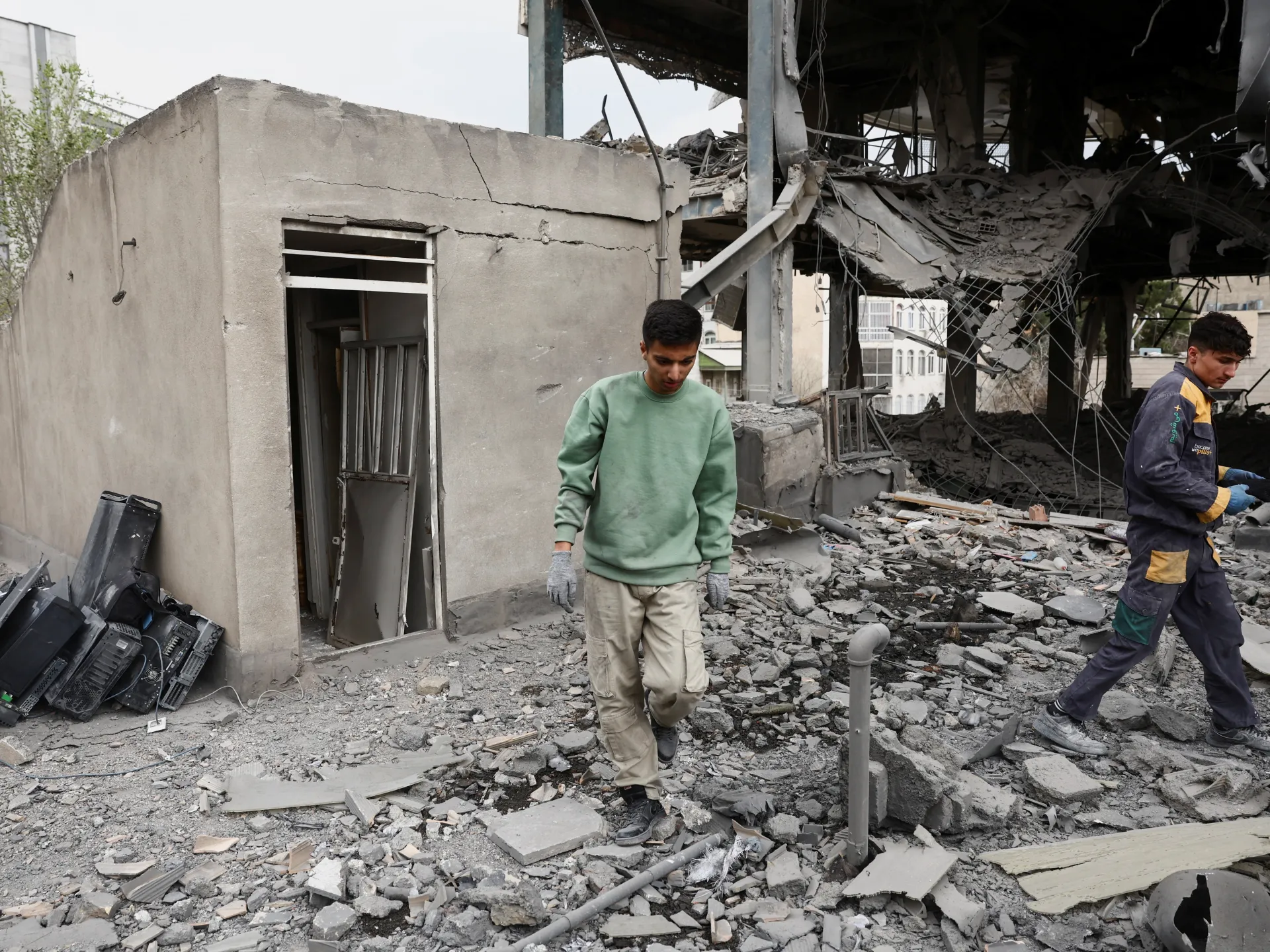 Iran accuses US of plotting ground attack, as Israel steps up bombardment | US-Israel war on Iran News