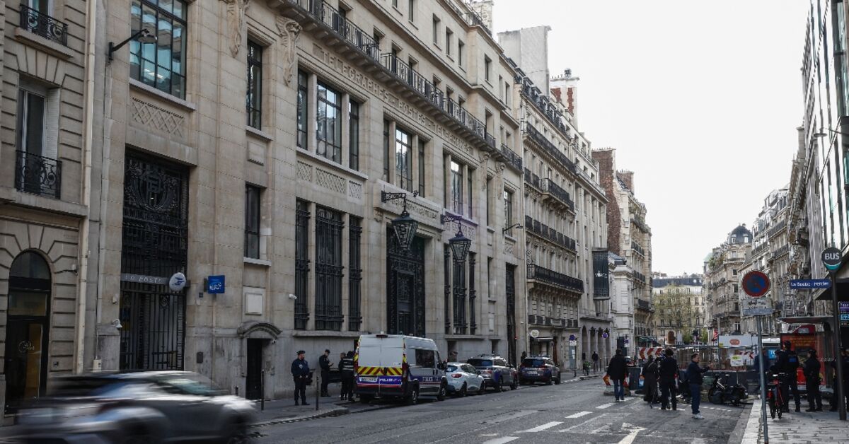 Two more arrests over attempted attack on US bank HQ in Paris