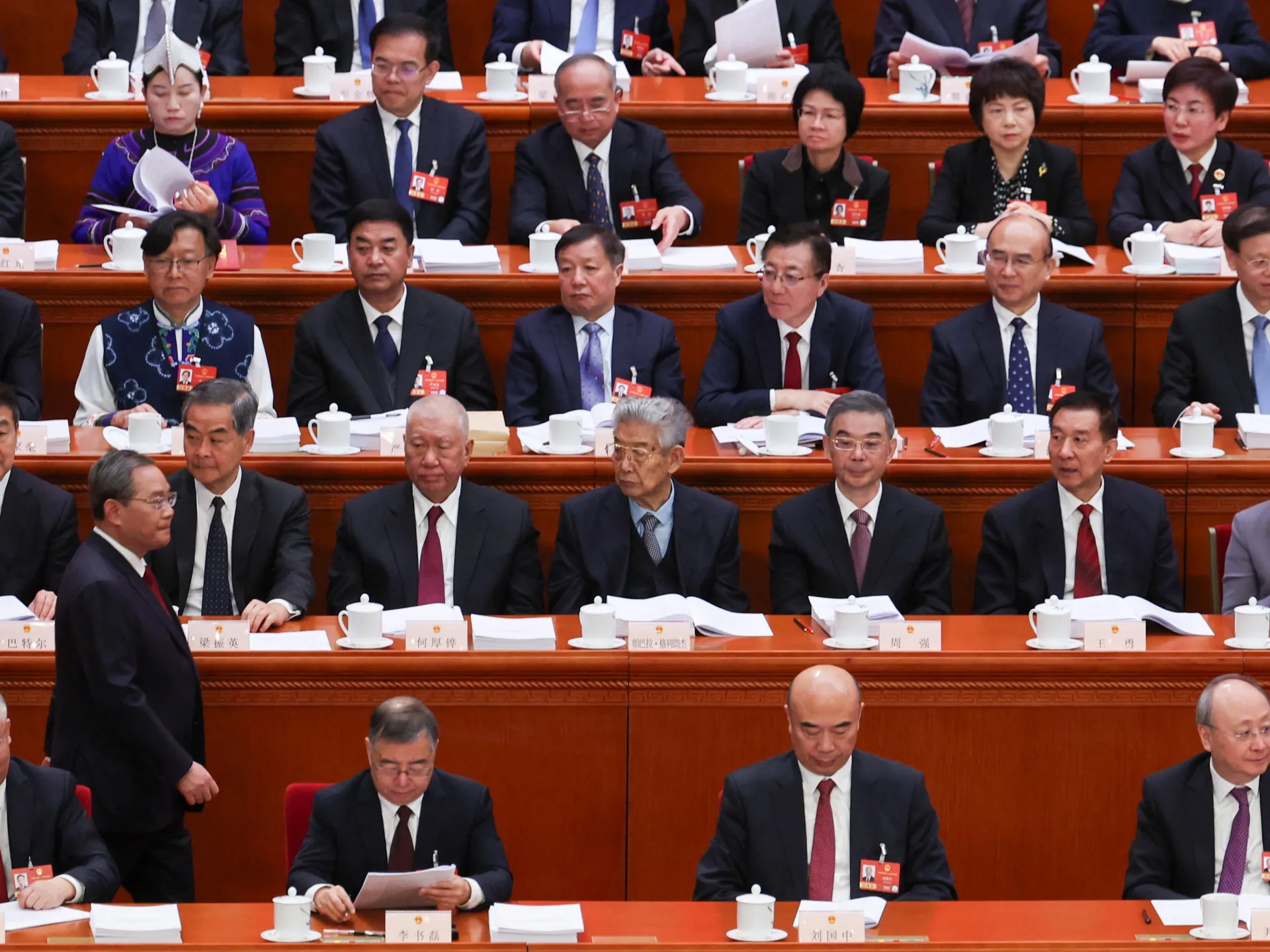 China economic growth target set below 5% for the first time at key meeting | Business and Economy News