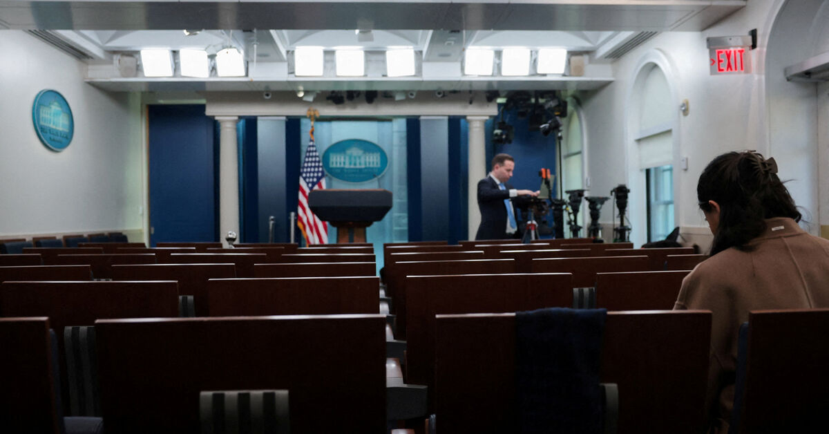 White House halts security bulletin warning of Iran-related threats