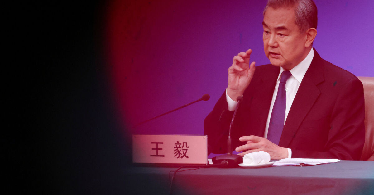 China’s foreign minister urges early peace talks in call with Iranian counterpart