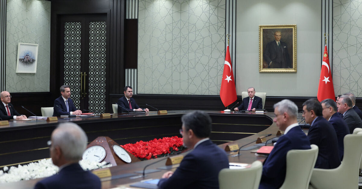 Turkey conveying messages between Iran-US, ruling party official says