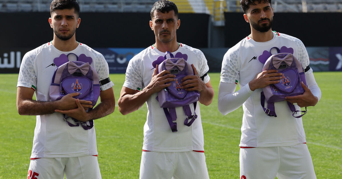Soccer – Iranian players hold schoolbags in solidarity with slain girls