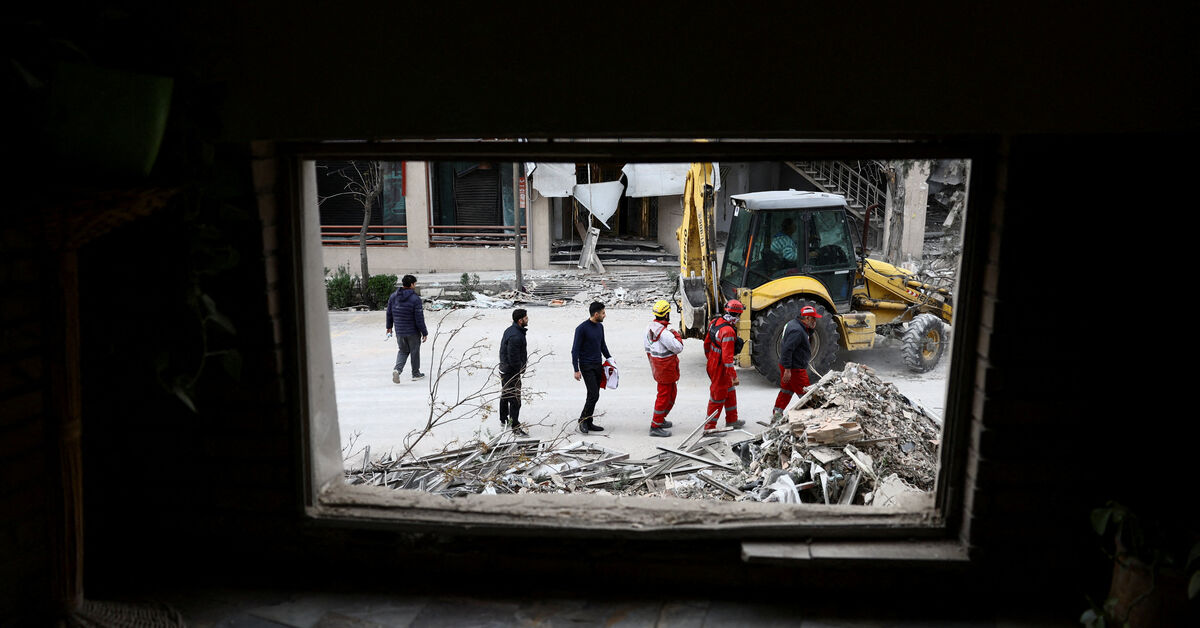 Pakistan prepares to host peace talks as Iran accuses US of ground assault plans