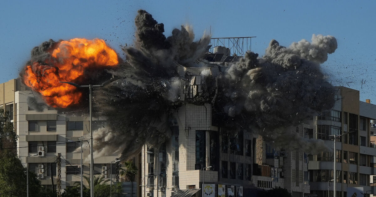 Factbox-In Lebanon, UN peacekeepers are caught in the firing line