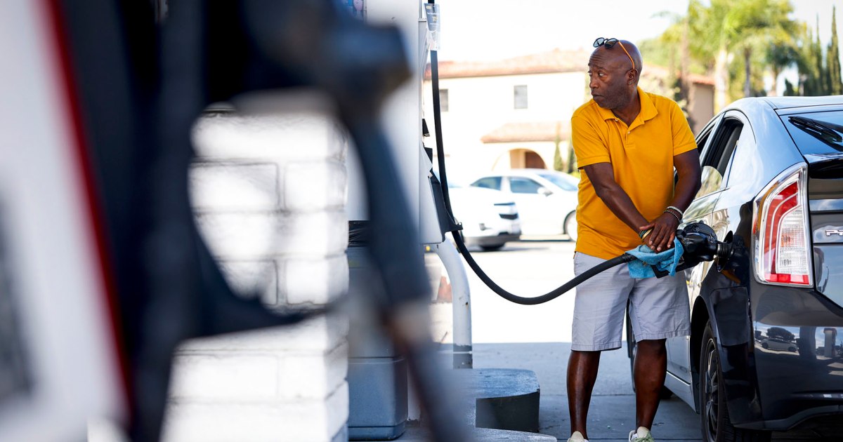 Oil hits $90 per barrel, stocks continue to drop as escalating Iran war shocks markets